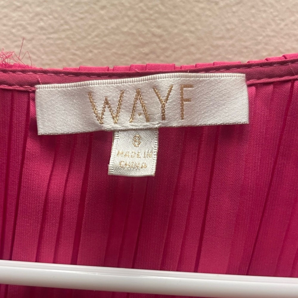 WAYF Payton Plunge Neck Plissé Top - Picture 3 of 6